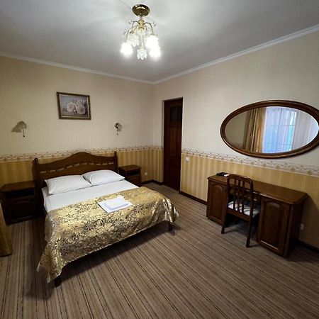 Hotel Zolotoy Fazan Mykolajiw Exterior foto