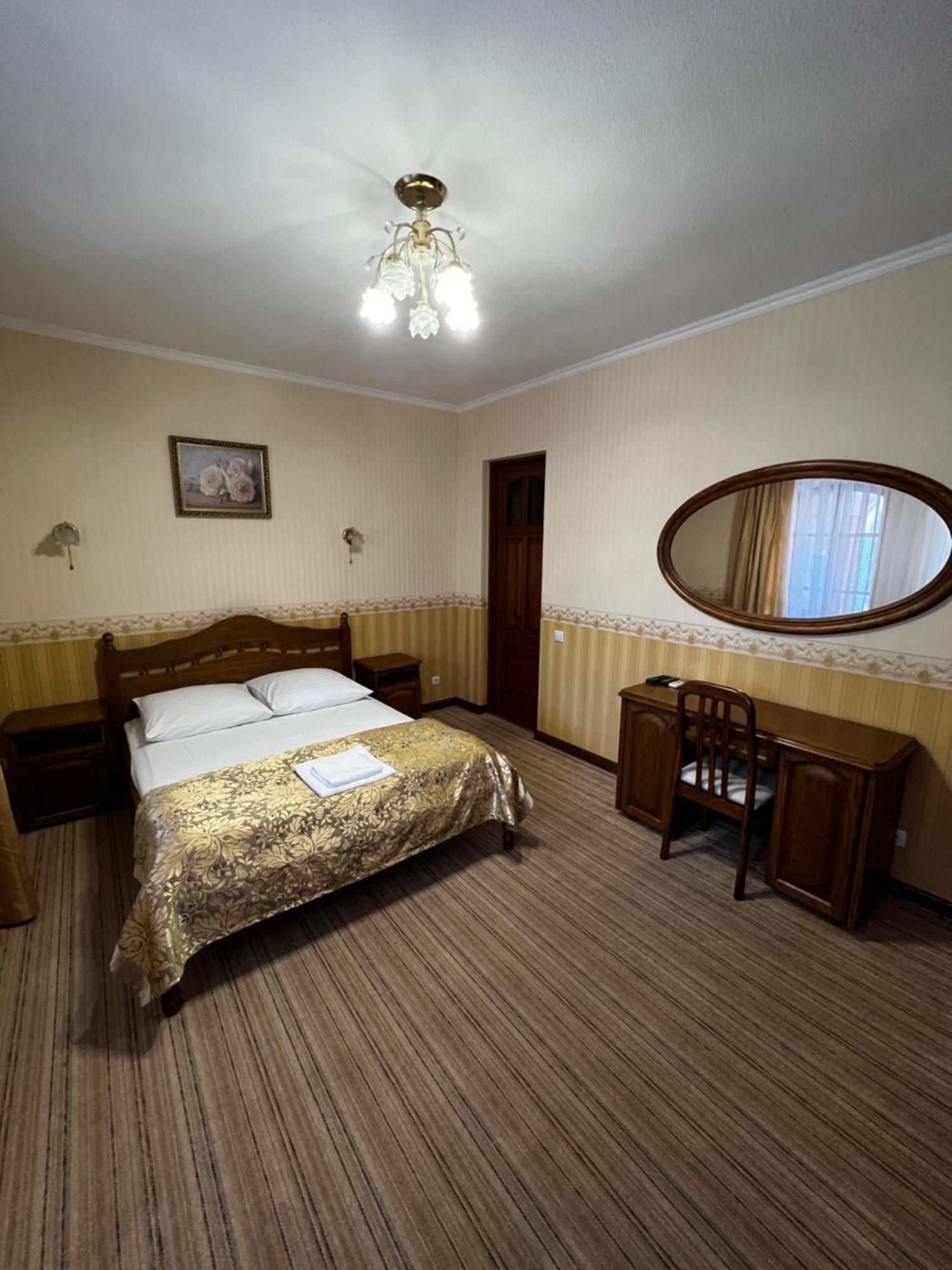 Hotel Zolotoy Fazan Mykolajiw Exterior foto